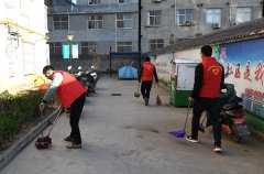 市城投公司志愿者服務(wù)隊走進濱江保障性住房小區(qū)開展環(huán)境衛(wèi)生整治活動